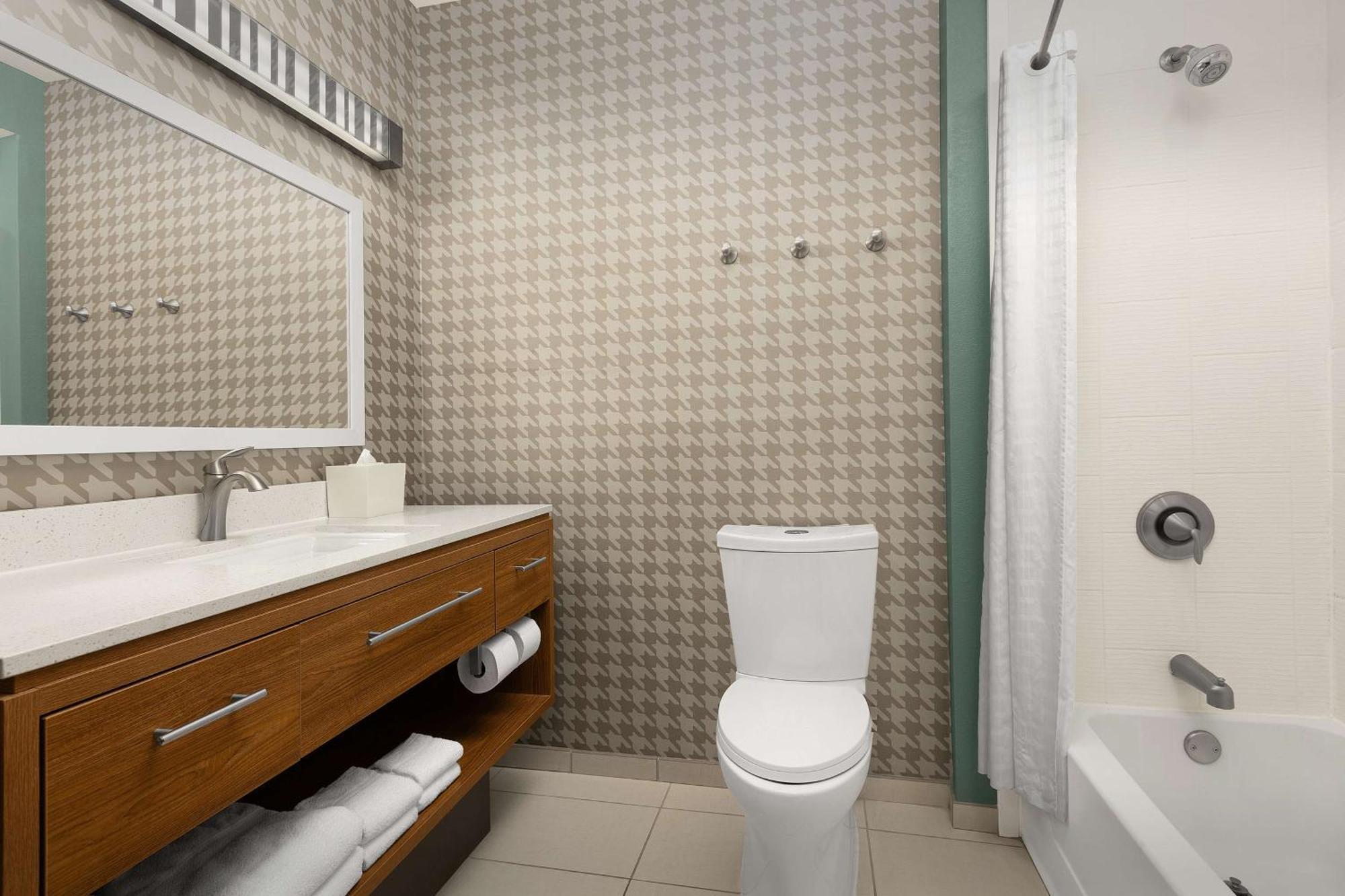 Home2 By Hilton Research Park Area, Al Hotel 3*